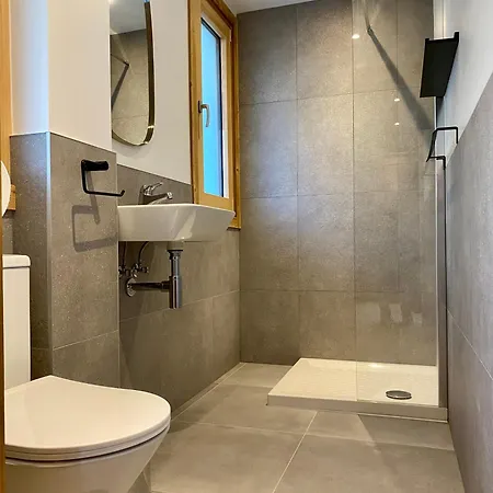 4 Bedroom, 4 Bathroom, Hot Tub, Centre Lägenhet