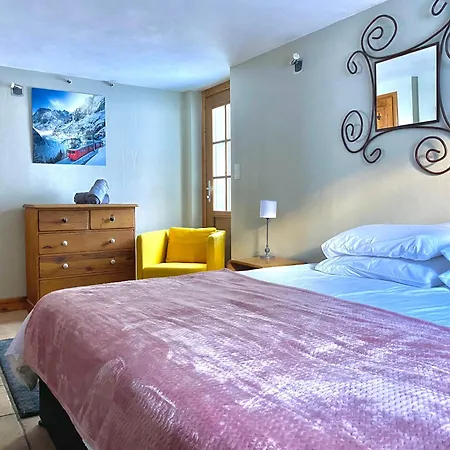 4 Bedroom, 4 Bathroom, Hot Tub, Centre