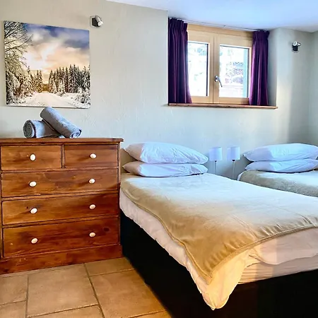 4 Bedroom, 4 Bathroom, Hot Tub, Centre Appartement *