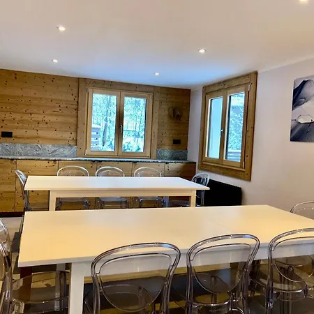 Lägenhet 4 Bedroom, 4 Bathroom, Hot Tub, Centre