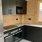 4 Bedroom, 4 Bathroom, Hot Tub, Centre
