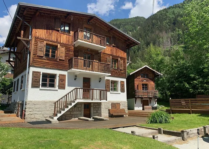 4 Bedroom, 4 Bathroom, Hot Tub, Centre Apartment Chamonix